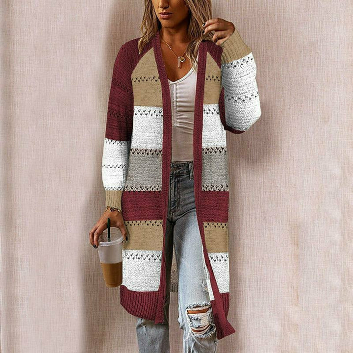 Bequemer, gestreifter Damen Cardigan als Langarm-Strickjacke. Vielseitige Freizeitmode für Frühling & Herbst.