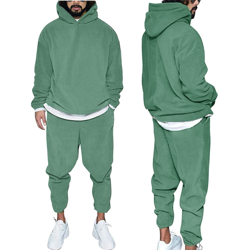 Lässiger Senn Jogger Freizeitanzug für Herren. Bequemer Zwei-Teiler Sportbekleidung für Männer im Alltag.