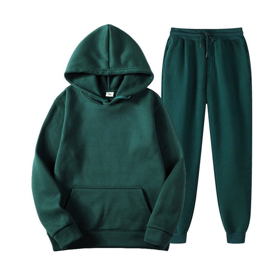 Modischer Herren Jogger Zwei-Teiler. Bequemer Sportanzug für Freizeitaktivitäten und lässige Herrenmode.
