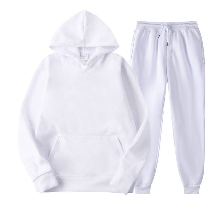 Locker sitzender Senn Jogger Freizeitanzug. Bequeme Herrenmode für Sport, Entspannung und moderne Outfits.