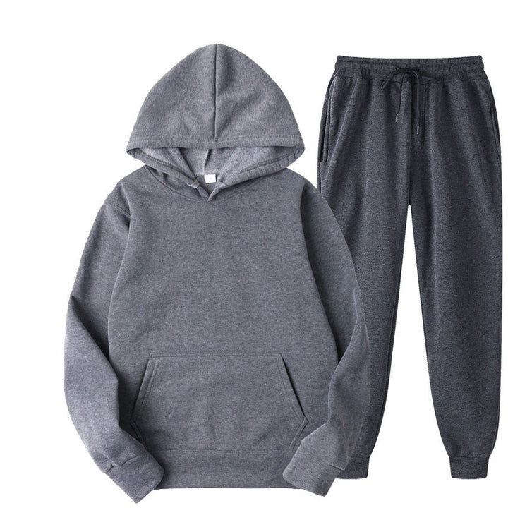 Komplettes Senn Jogger Outfit-Set für Männer. Bestehend aus bequemer Joggerhose und passendem Oberteil.