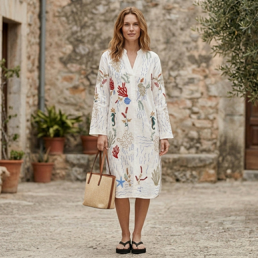 Elegantes Damen Hemdkleid mit weitem Schnitt, ideal für Freizeit & Büro. Bequem, minimalistisch und vielseitig.