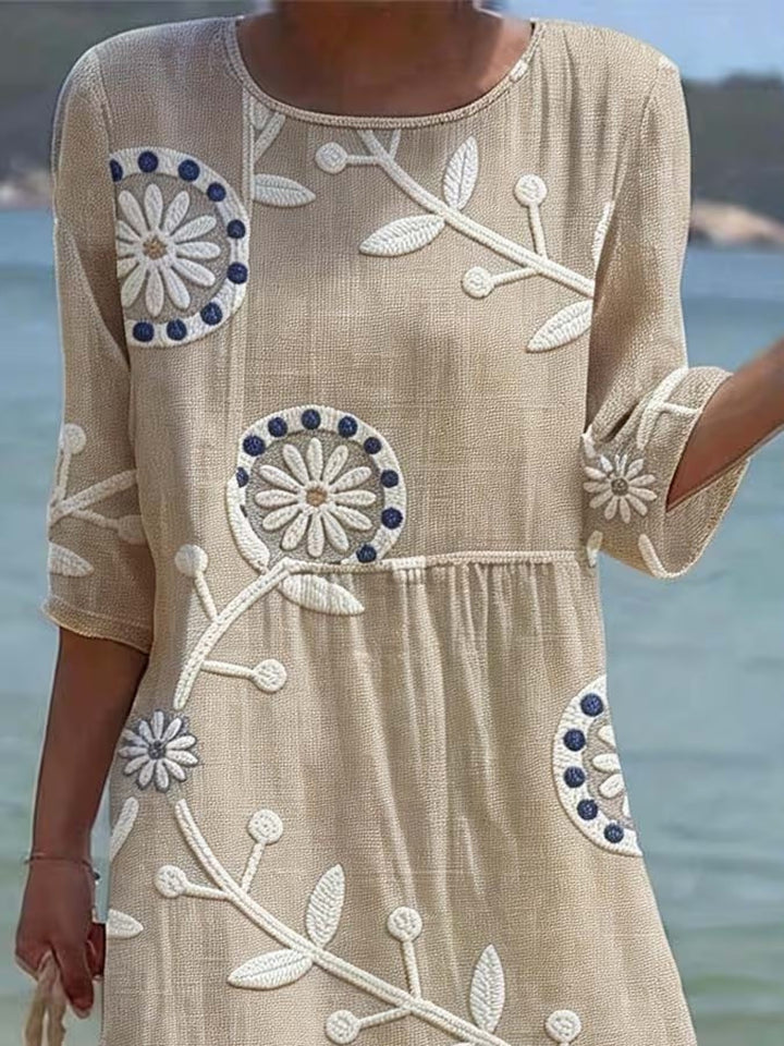 Komfortables, lässiges Damenkleid mit Mid-Sleeves. Ein trendiges Minikleid für Frühling & Sommer.