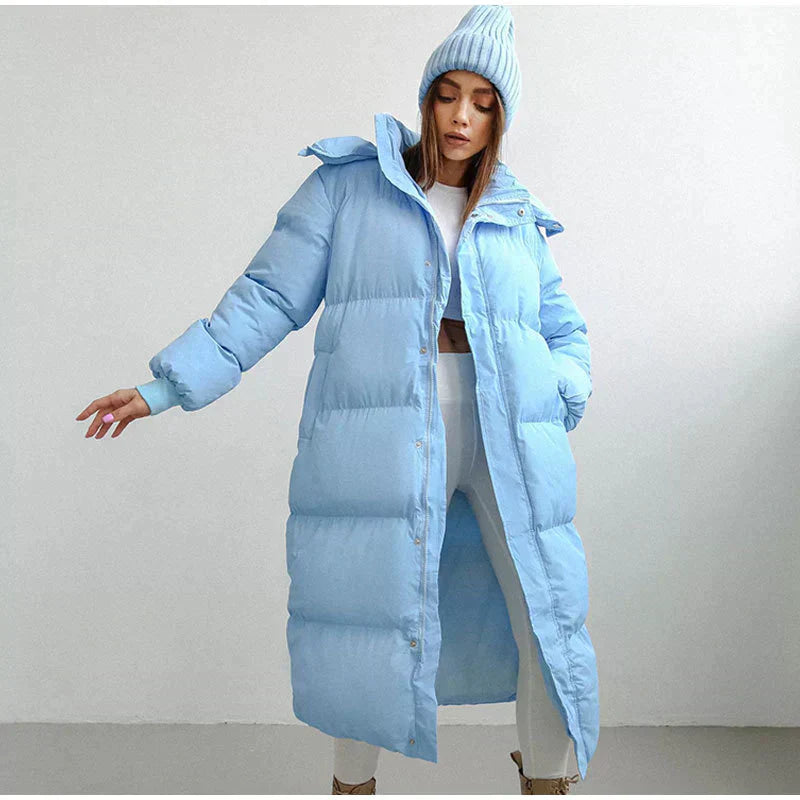 Damen-Daunenparka "Elise" in langer Ausführung. Eleganz trifft Funktionalität im Winter für modebewusste Frauen.
