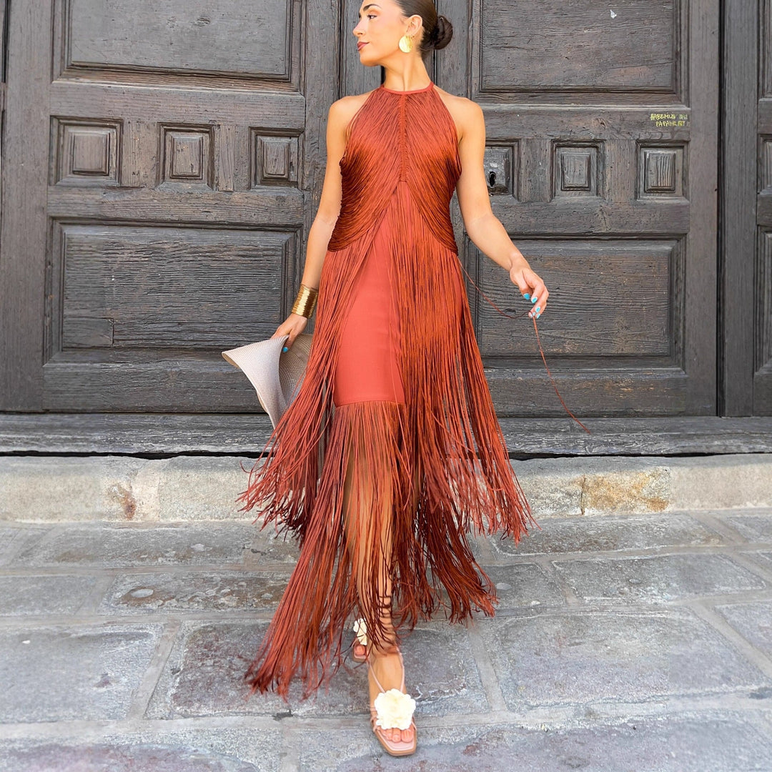 Langes, elegantes Damen Fransen Maxikleid in fließendem Stoff, perfekt für besondere Anlässe.