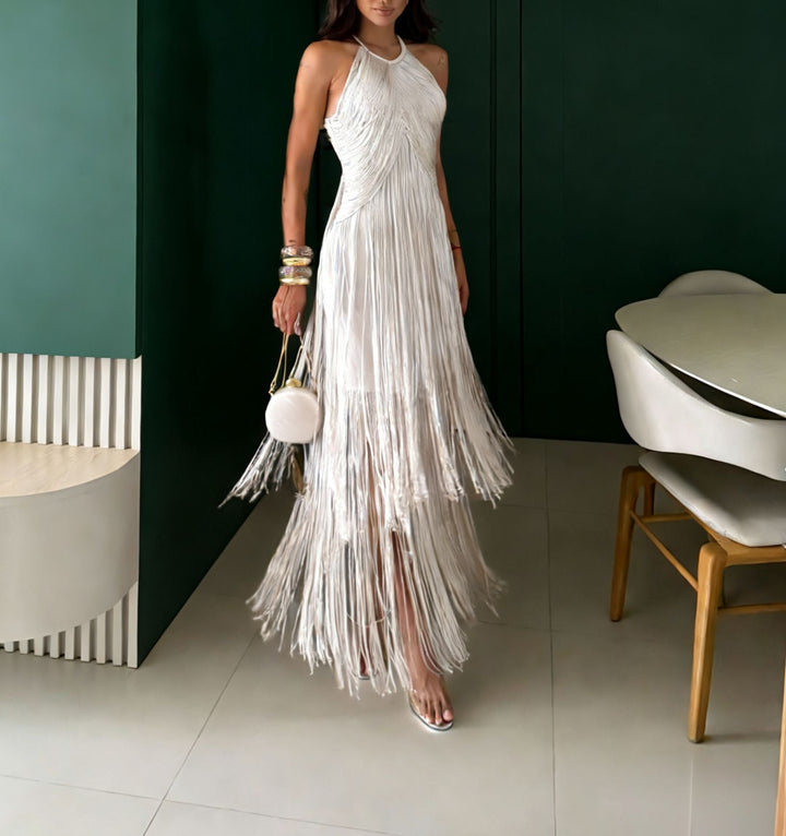 Exklusives Damen Fransenkleid, ein langes Abendkleid für glamouröse Auftritte.
