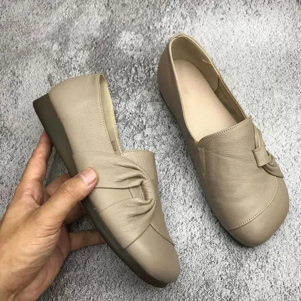 Stilvolle schwarze Damen Komfortschuhe mit weicher Dämpfung und stützender Passform für den ganzen Tag.