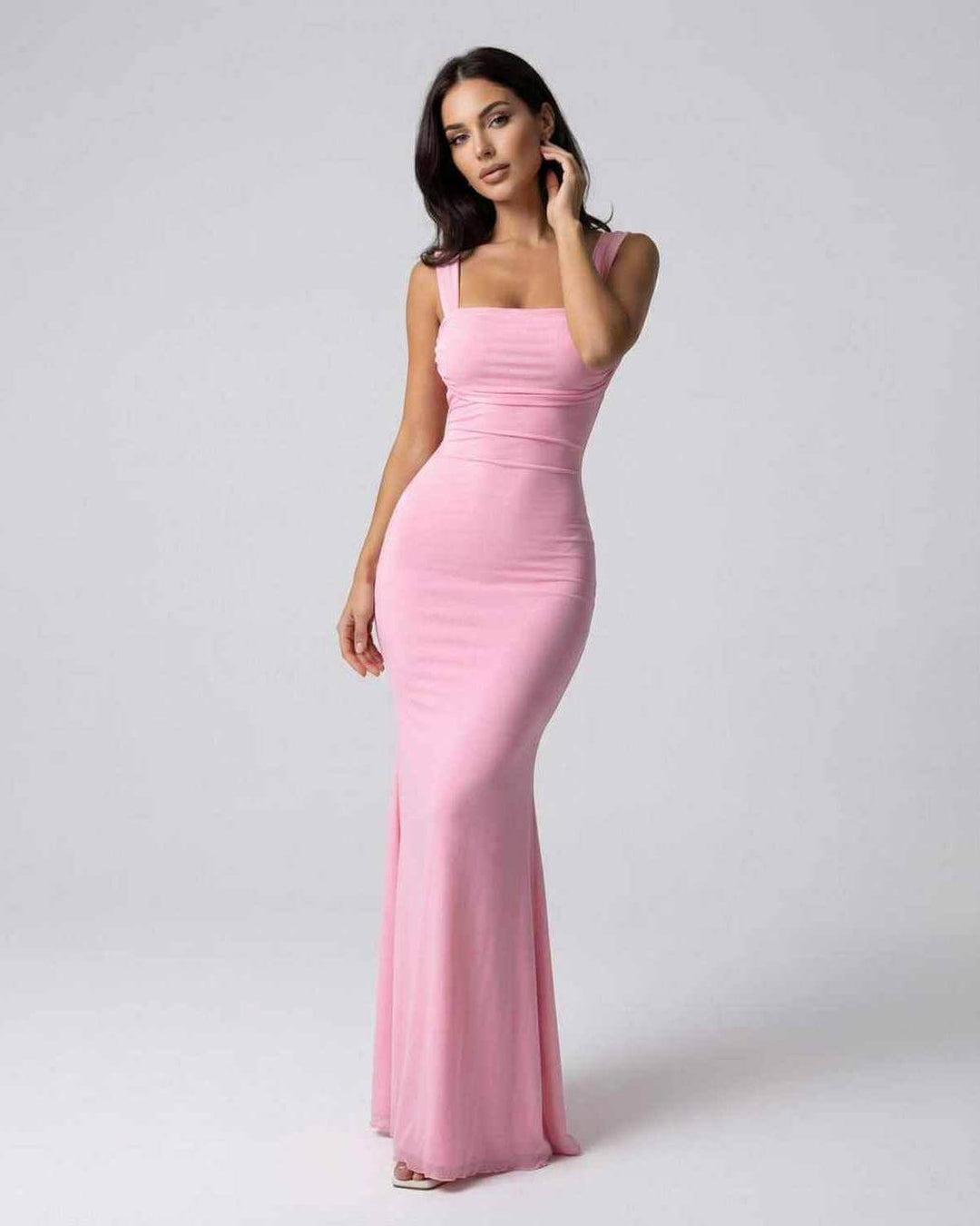 Zartrosa Maxi-Abendkleid für Damen, figurbetont, elegant, ärmellos für besondere Anlässe.