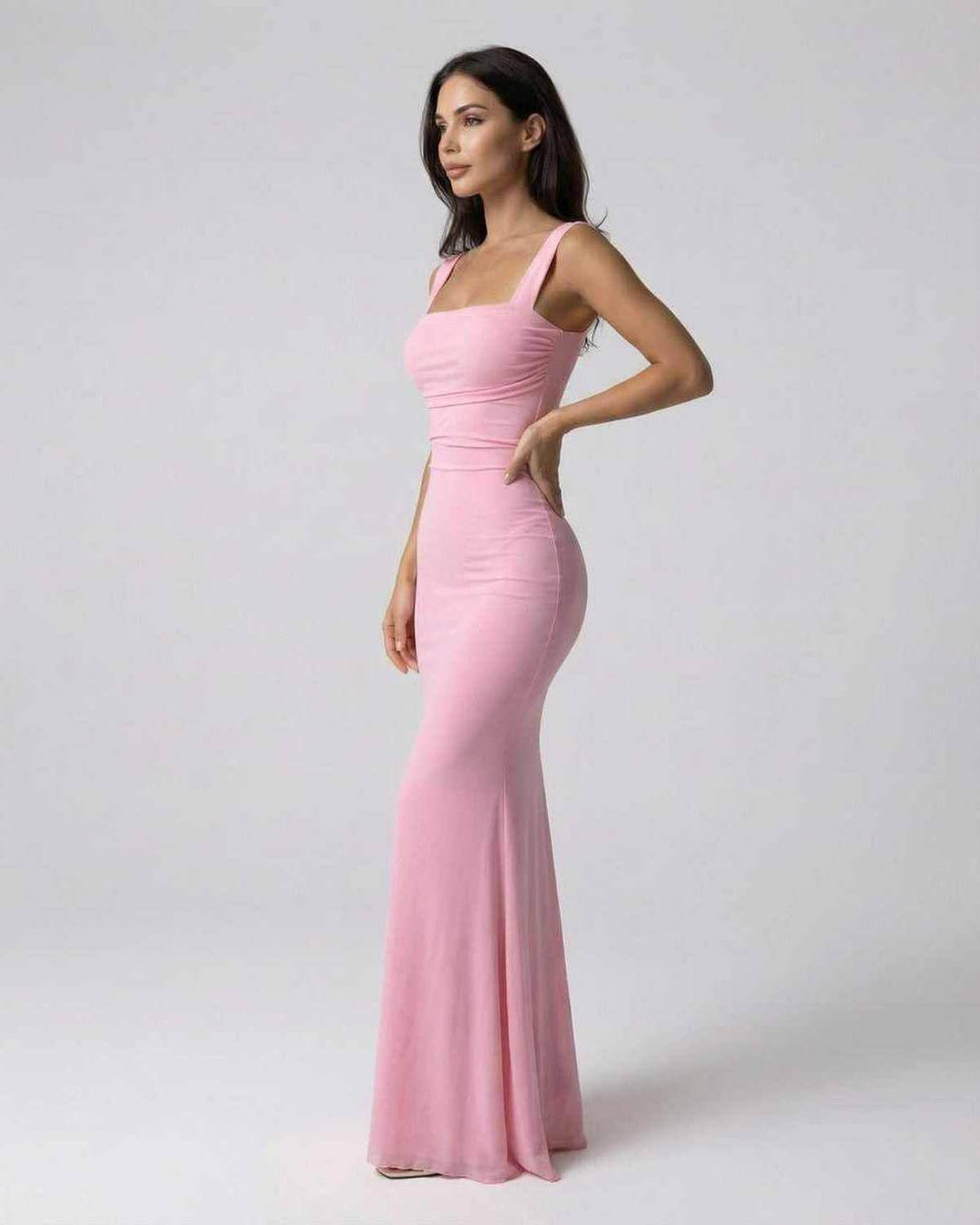 Feminin zartrosa Maxi-Abendkleid, ärmellos, figurbetonte Passform für schicke Damen.