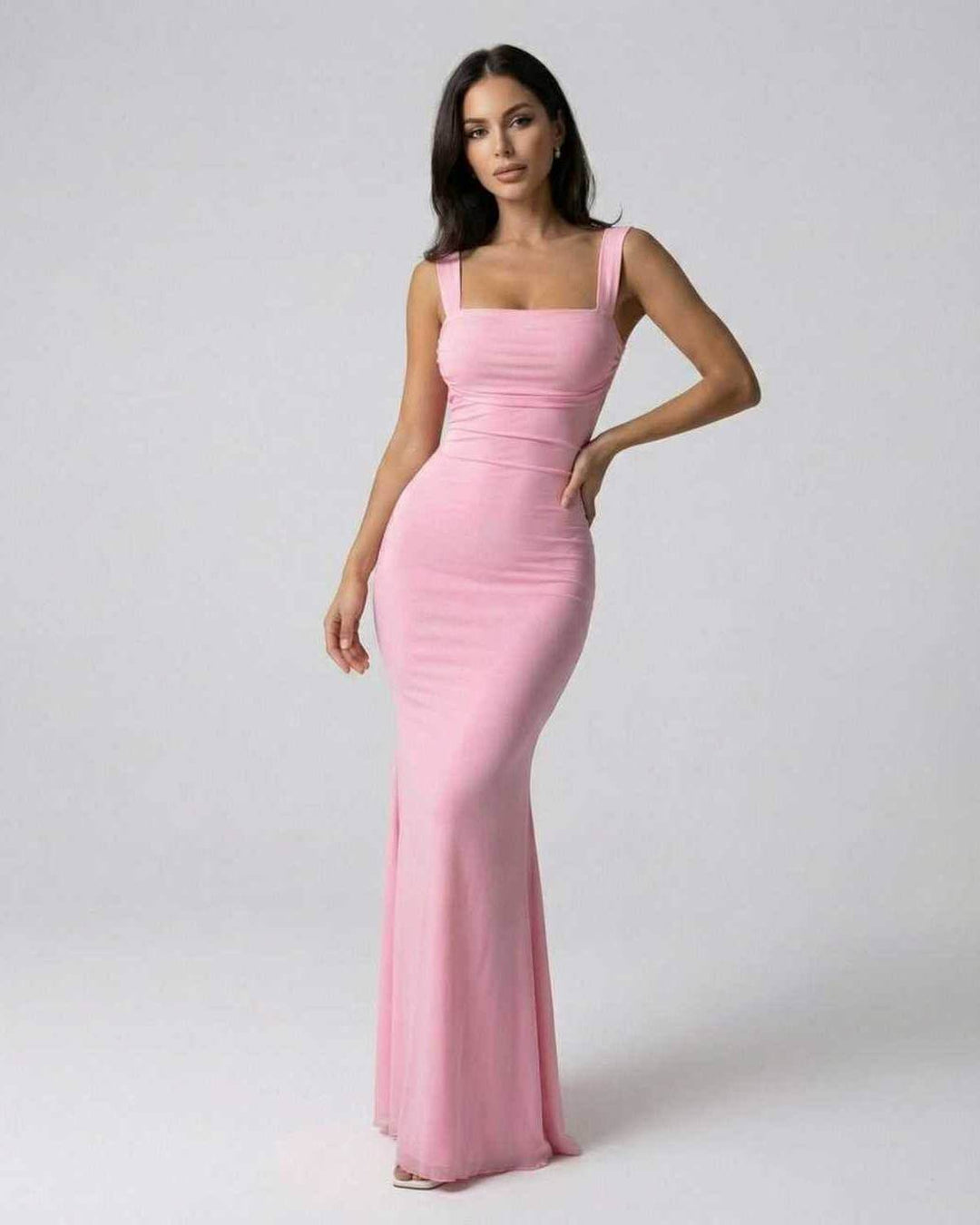 Zartrosa, bodenlanges Damen-Maxikleid, ärmellos, feminin & elegant für schicke Events.