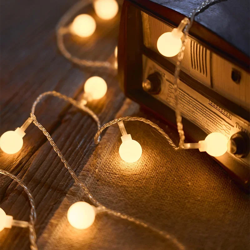 Vielseitige LED Lichterkette, perfekt als Garten Deko, Partylichter oder gemütliches Stimmungslicht.