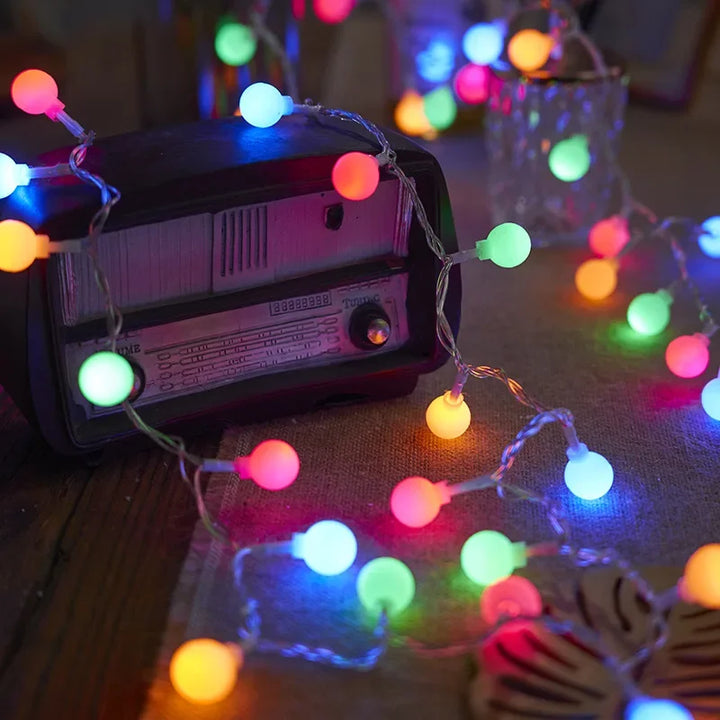 Magische LED Lichterkette für unvergessliche Momente drinnen & draußen; stimmungsvolle Ambiente Dekoration.