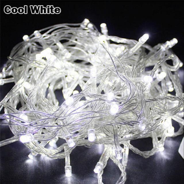 Stimmungsvolle LED Lichterkette mit warmem Licht für eine magische Weihnachtsatmosphäre.