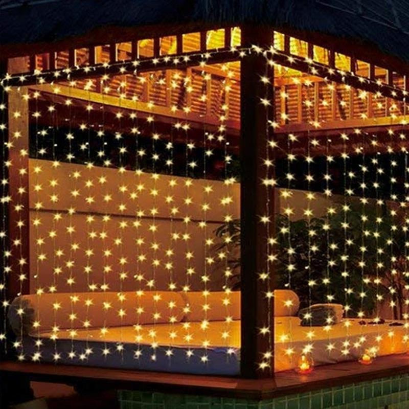 LED Lichtervorhang 3x3m warmweiß, ideal für stimmungsvolle Beleuchtung & Dekoration drinnen und draußen.