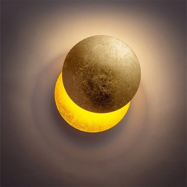 Weiße LED Mondlicht Wandlampe mit sanfter Beleuchtung. Ideal für Schlafzimmer, Flur und Wohnzimmer.