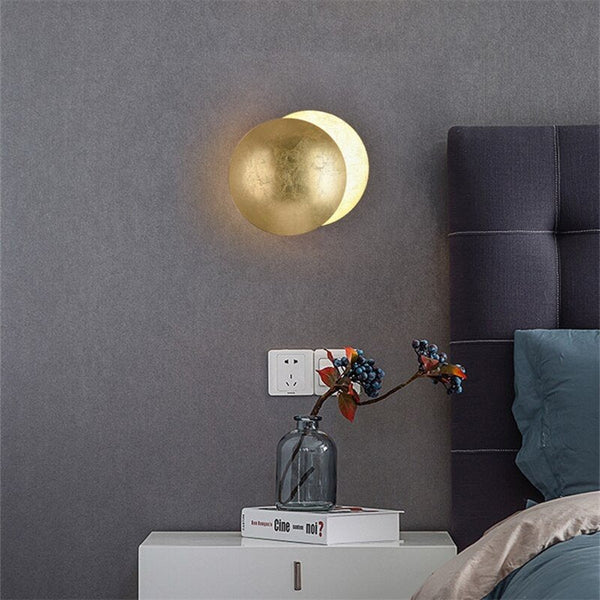 Moderne, minimalistische LED Mondlicht Wandlampe. Stilvolle Wandleuchte für zeitgemäße Inneneinrichtung.
