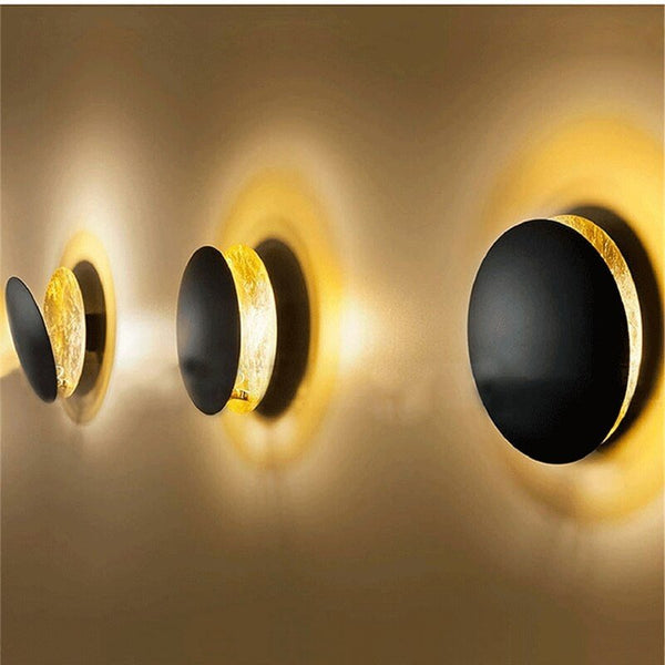 Runde LED Mondlicht Wandlampe, dekorativ & modern. Schafft sanfte Beleuchtung im Flur oder Wohnzimmer.