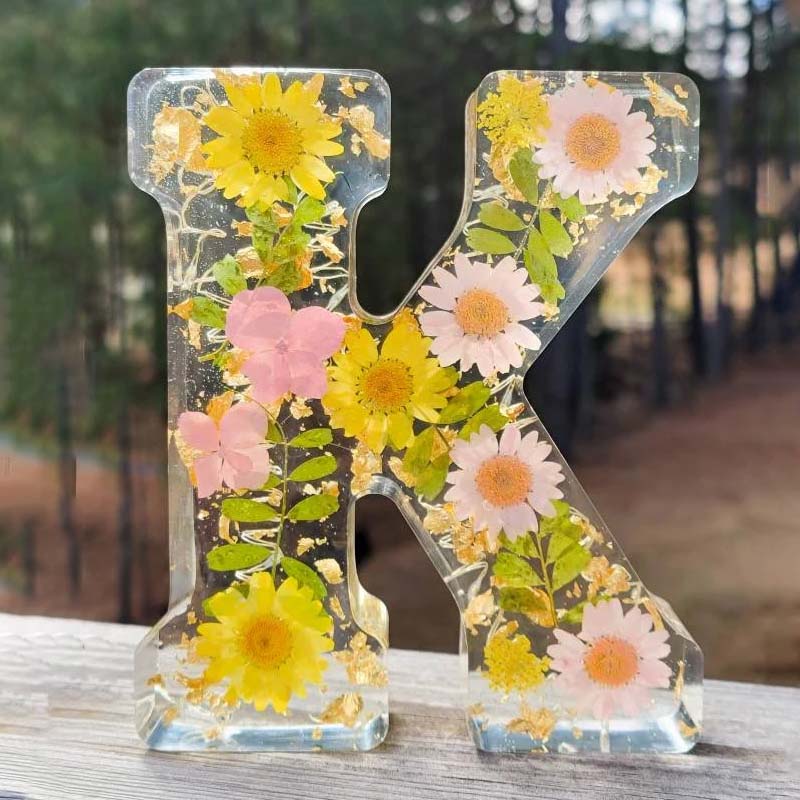 Harzblumen Deko: LED-Buchstaben Nachtlicht, bietet personalisierte Beleuchtung & stilvolle Ästhetik.
