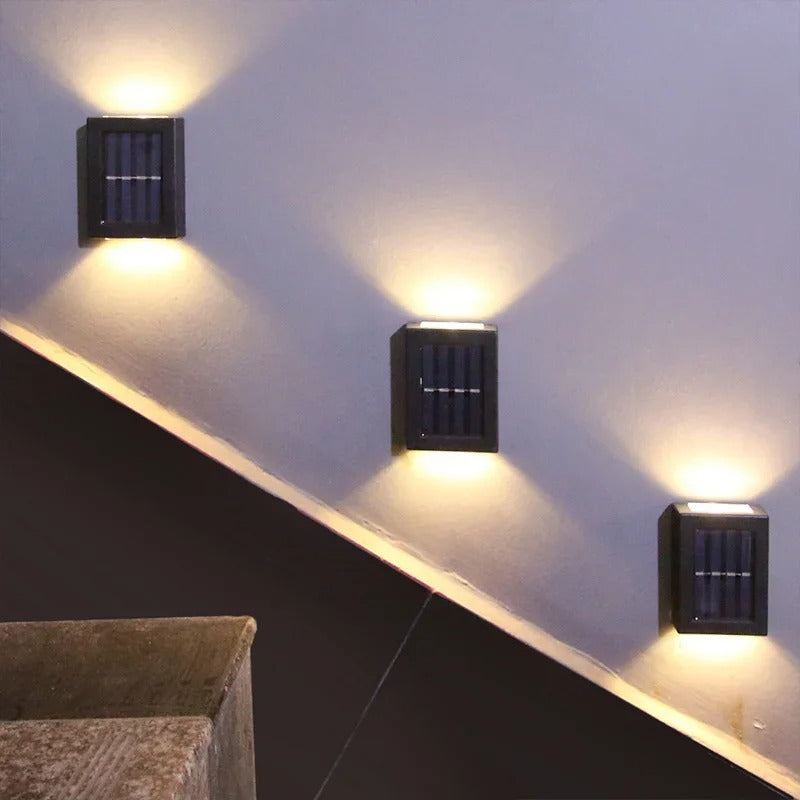 Solarbetriebene LED Wandlampe für den Außenbereich, robust und langlebig, warmweiß.