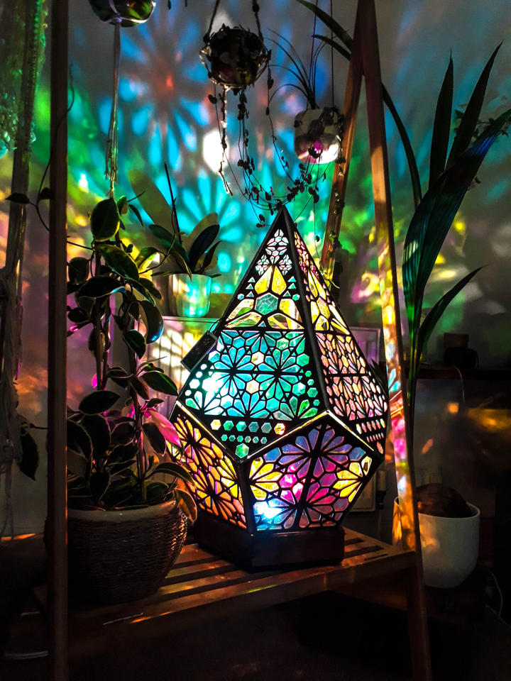 LED Tischlampe Glasblock Sternenlicht für dekorative Innenbeleuchtung, schafft warmes Ambiente im Wohnzimmer.