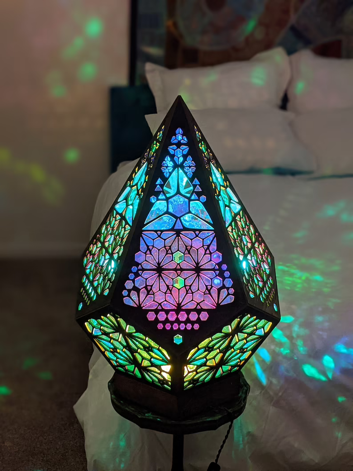 LED Lampe im Glasblock-Design, erzeugt magisches Sternenlicht, eine wunderschöne Ergänzung für jede Einrichtung.