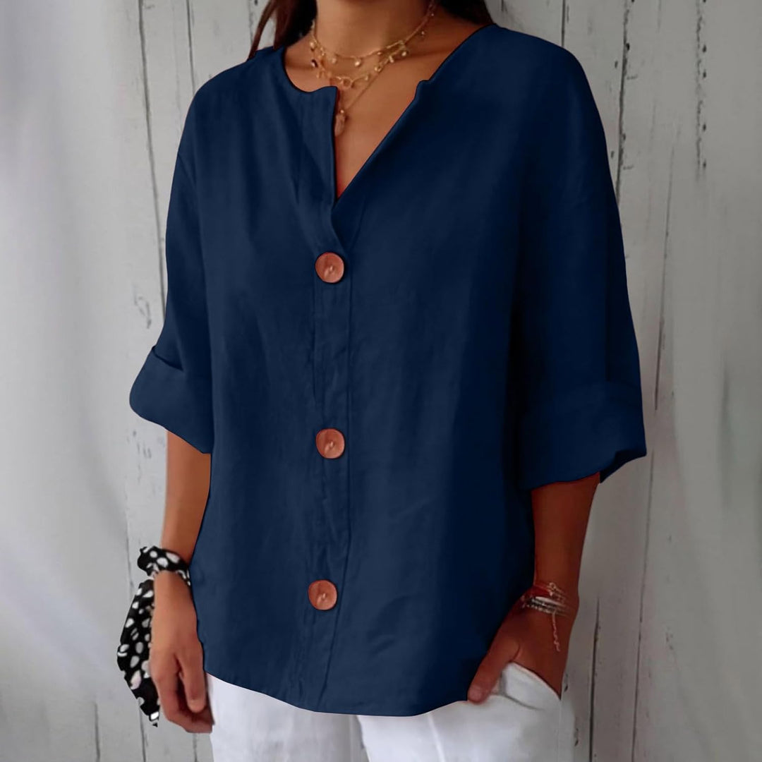 Vielseitige Damen Sommerbluse Clara aus Leinen, perfekt für entspannte Freizeit- & Strandoutfits.