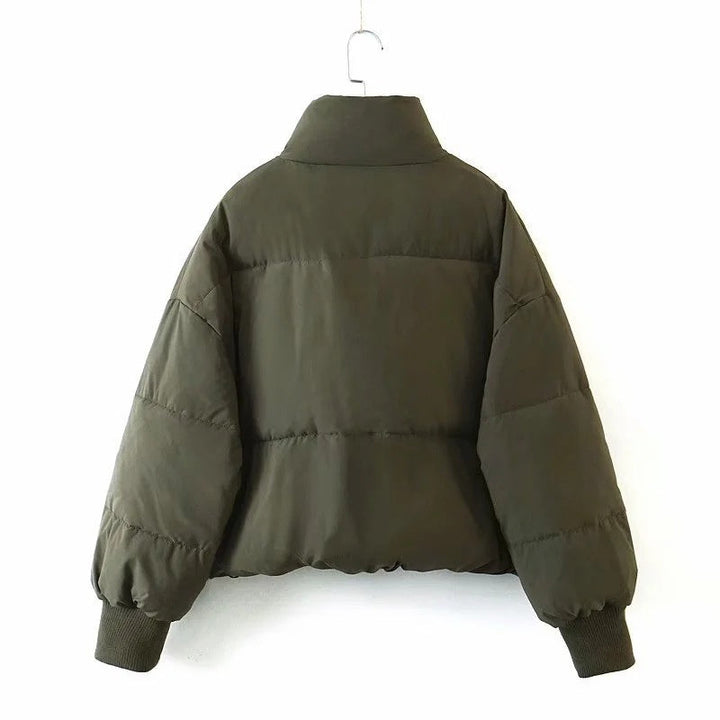 Damenmode: Die Pufferjacke Sofia, elegant und warm, perfekt für einen stilvollen Auftritt.