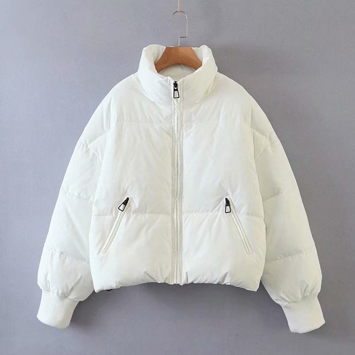 Warme Pufferjacke Sofia für Damen, vielseitig als Freizeitjacke oder leichte Winterjacke tragbar.