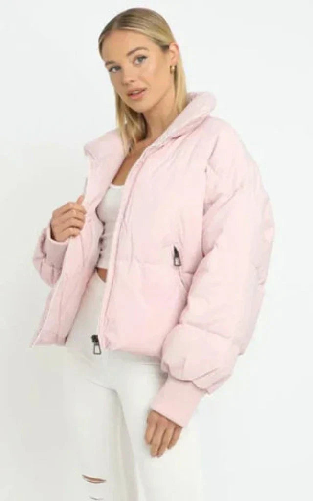 Elegante Übergangsjacke Sofia für Damen, kombiniert Funktionalität und Stil für den Alltag.