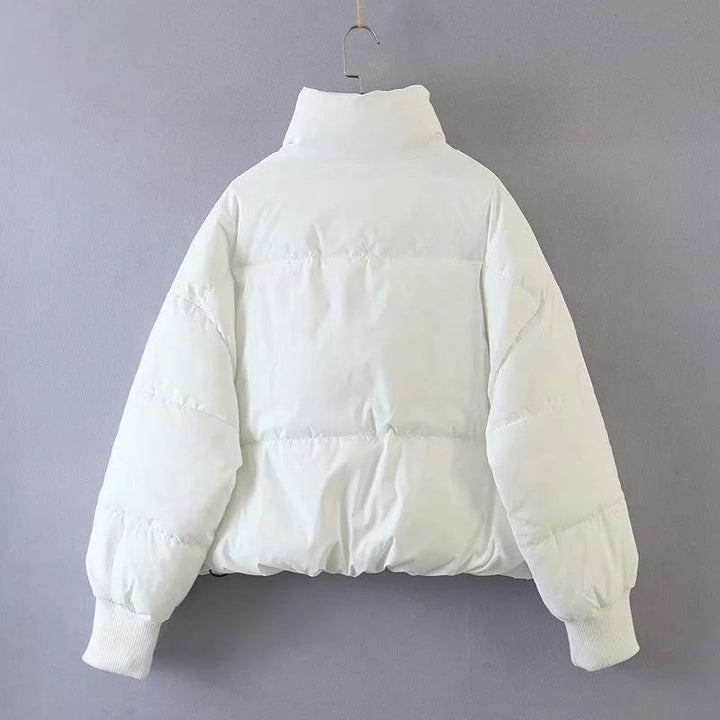 Die warme Damen Leichtjacke Sofia, eine bequeme und chic Freizeitjacke für den Frühling.