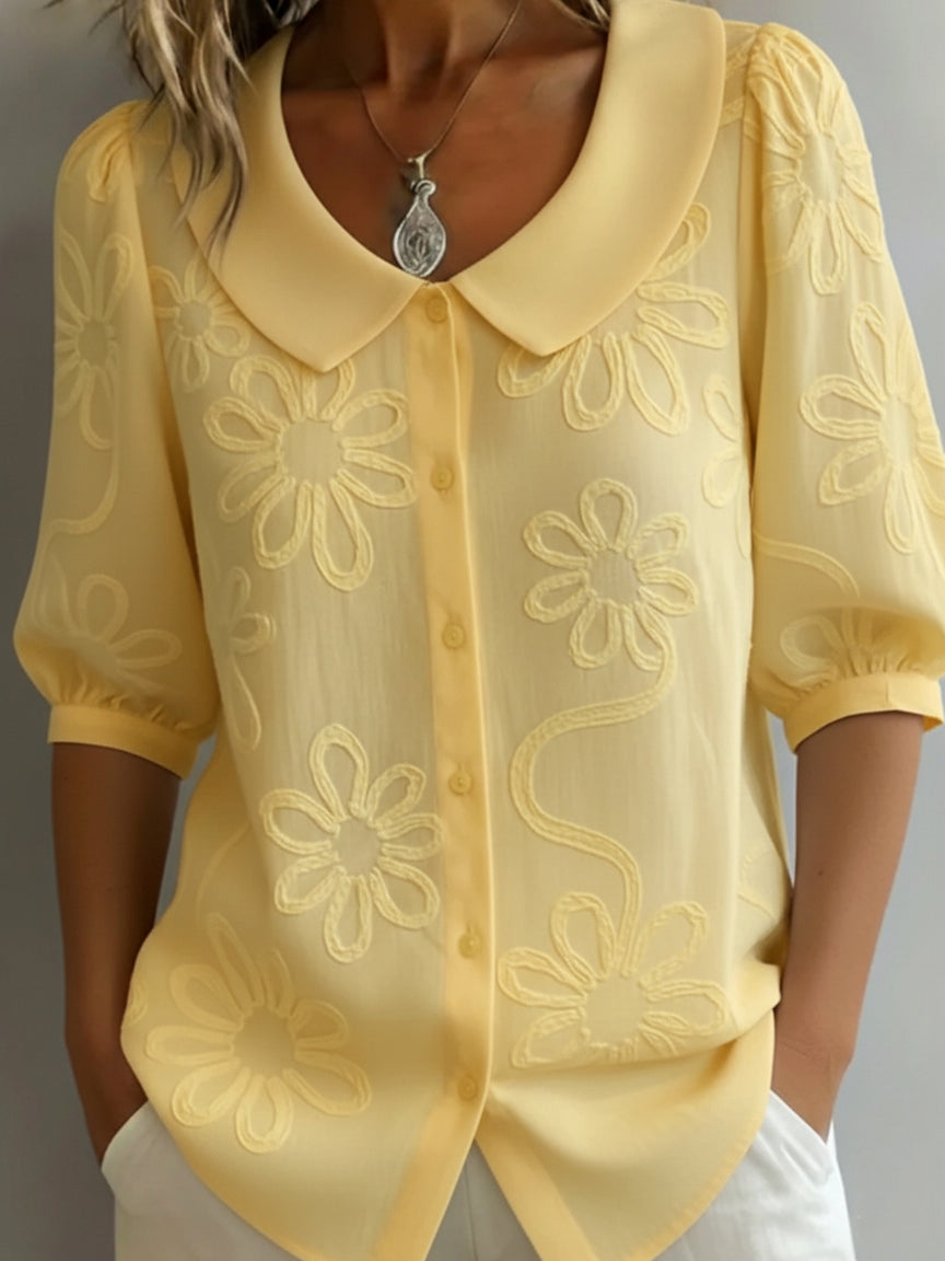 Leichte Damenbluse mit floralem Design, 3/4-Ärmeln für natürliche Eleganz; perfekt als Sommerbluse oder Umstandsbluse.
