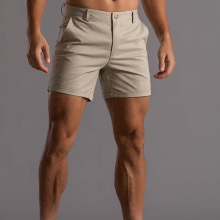 Leichte Herren Chino-Shorts für den Sommer, bequem und stilvoll. Ideal für Freizeit und Alltag.