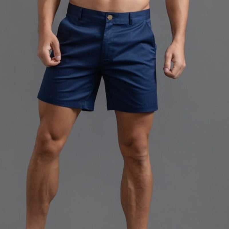 Bequeme Herren Freizeit Chino-Shorts in Blau, ideal für heiße Sommertage und entspannte Outfits.