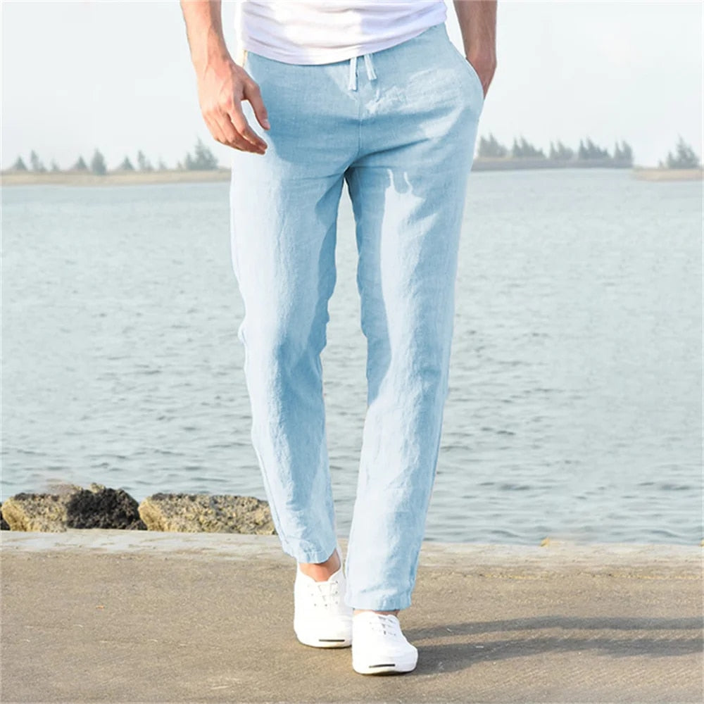Moderne, locker sitzende Herren Sommerhose, perfekt für entspannte Casual-Outfits und warme Sommertage.