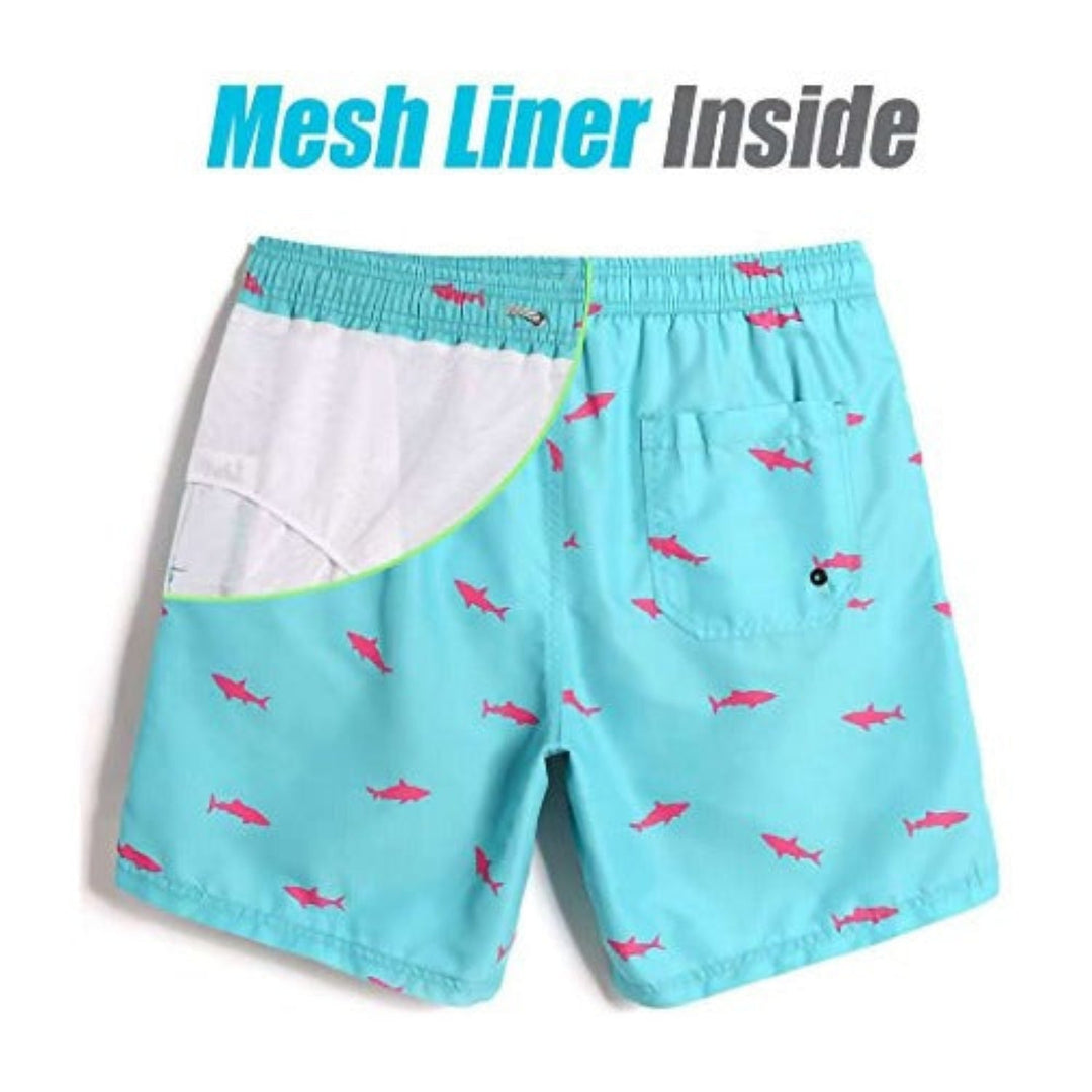 Sportliche Herren Strandshorts in Aktion. Komfortable Badehose für aktive Freizeit & Pooltage im Sommer.