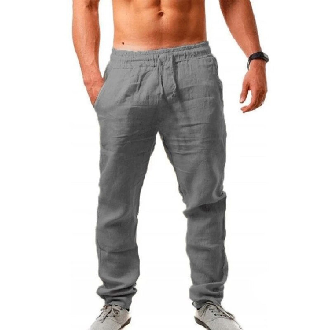 Moderne Herren Freizeithose, leicht & komfortabel. Perfekt als Sommerhose für entspannte Stunden und warme Abende.