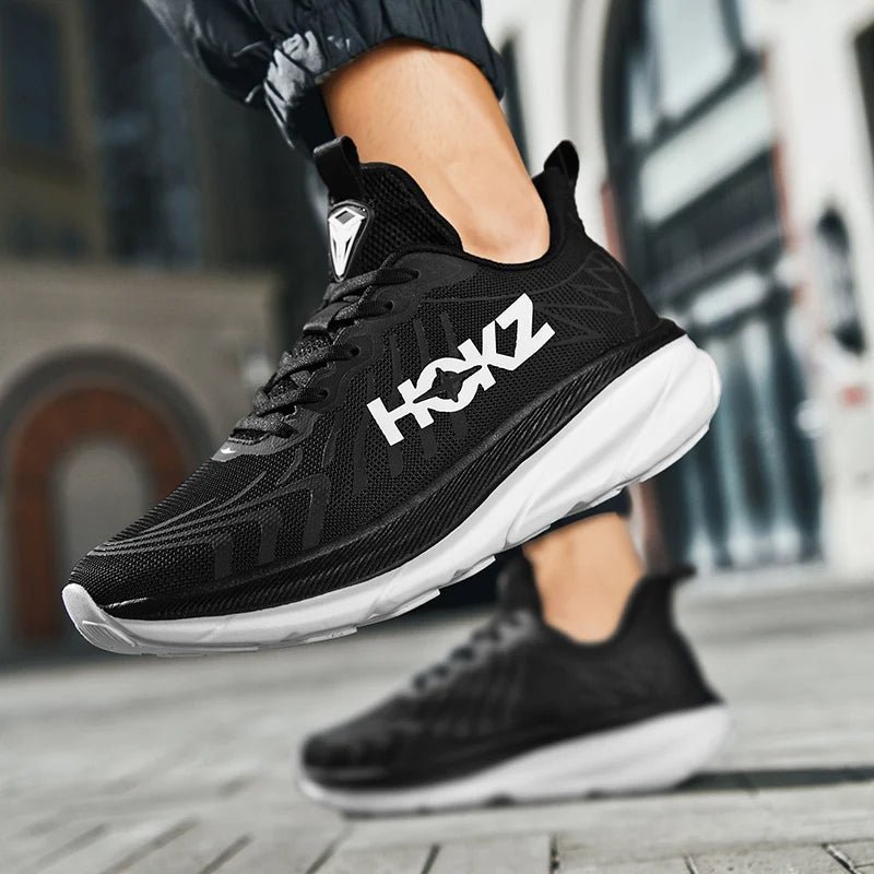 Unisex Laufschuhe an Füßen während des Joggings, bieten Dämpfung & Unterstützung für jeden Schritt.