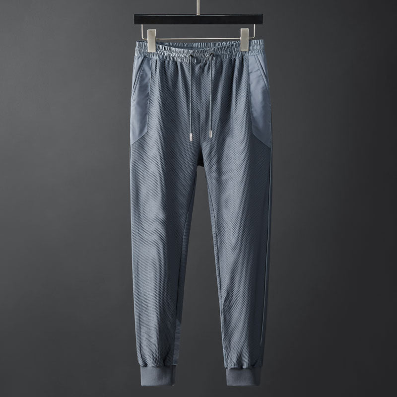 Stilvoller Herren Freizeitanzug. Moderner Zweiteiler für Sport und Athleisure-Looks.