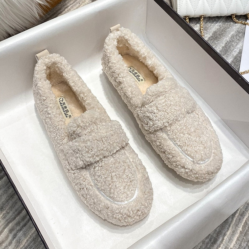 Rutschfester Damen Loafer in Schwarz für sicheren Tritt & optimalen Gehkomfort; flacher Bequemschuh.
