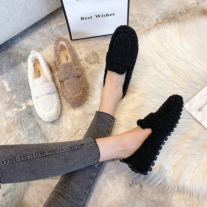 Innenansicht des Damen Loafers mit weicher Fußgewölbeunterstützung; bietet ganztägigen Tragekomfort.