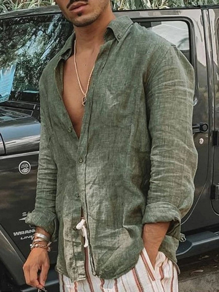 Leichtes, luftiges Herren Leinenhemd für den Sommer. Ideal für einen lässigen, stilvollen Freizeit-Look.