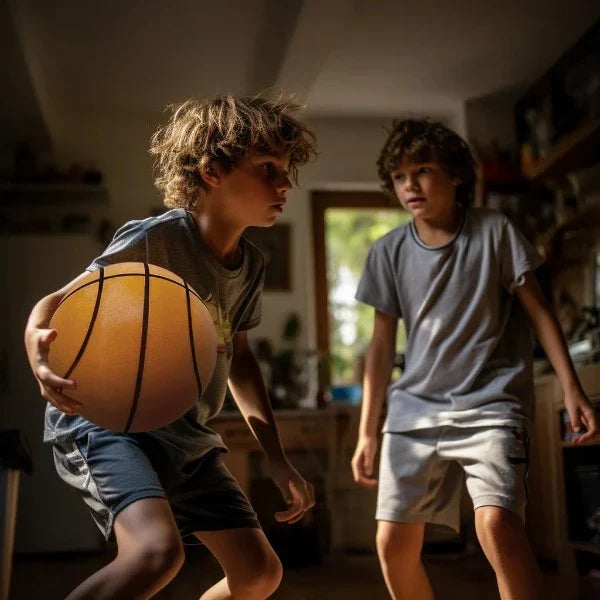 Weicher, geräuschreduzierter Indoor-Basketball, perfekt für leises Dribbling und Training in der Wohnung.