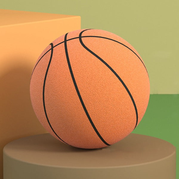 Trainingsball: Weicher und geräuschreduzierter Basketball für Indoor-Dribbling und konzentriertes Training.