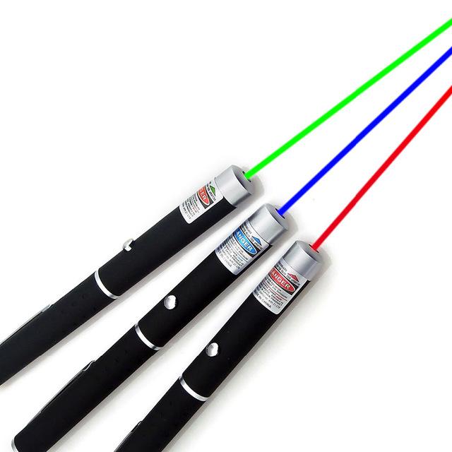 Leistungsstarker mehrfarbiger Laserpointer mit Grün-, Rot- und Lilalaser, ideal für Outdoor & Präsentationen.