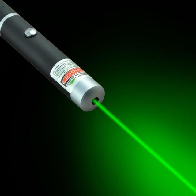 Mehrfarbiger High-Power Laserpointer mit 1000m Reichweite. Grüner, roter, lila Laser für Präsentationen & Outdoor.