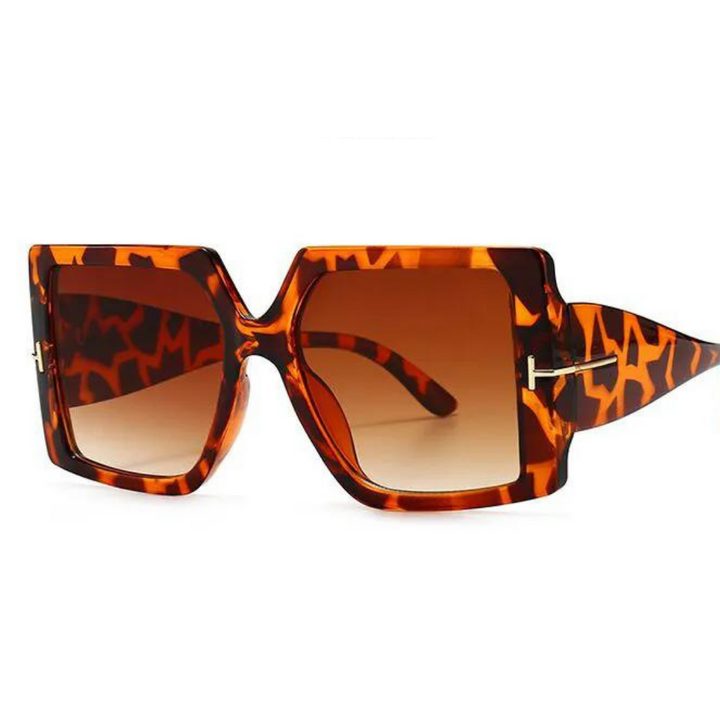 Elegante quadratische Unisex-Sonnenbrille mit UV-Schutz, perfekt für sommerliche Outfits.