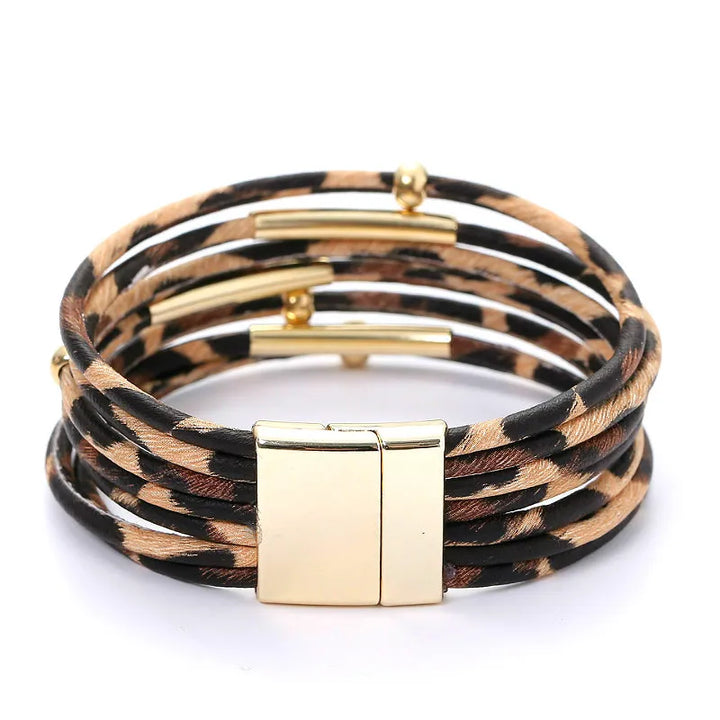 Modisches Damen Mehrschicht-Lederarmband mit elegantem Leopardenprint, perfekter Statement-Schmuck für moderne Outfits.
