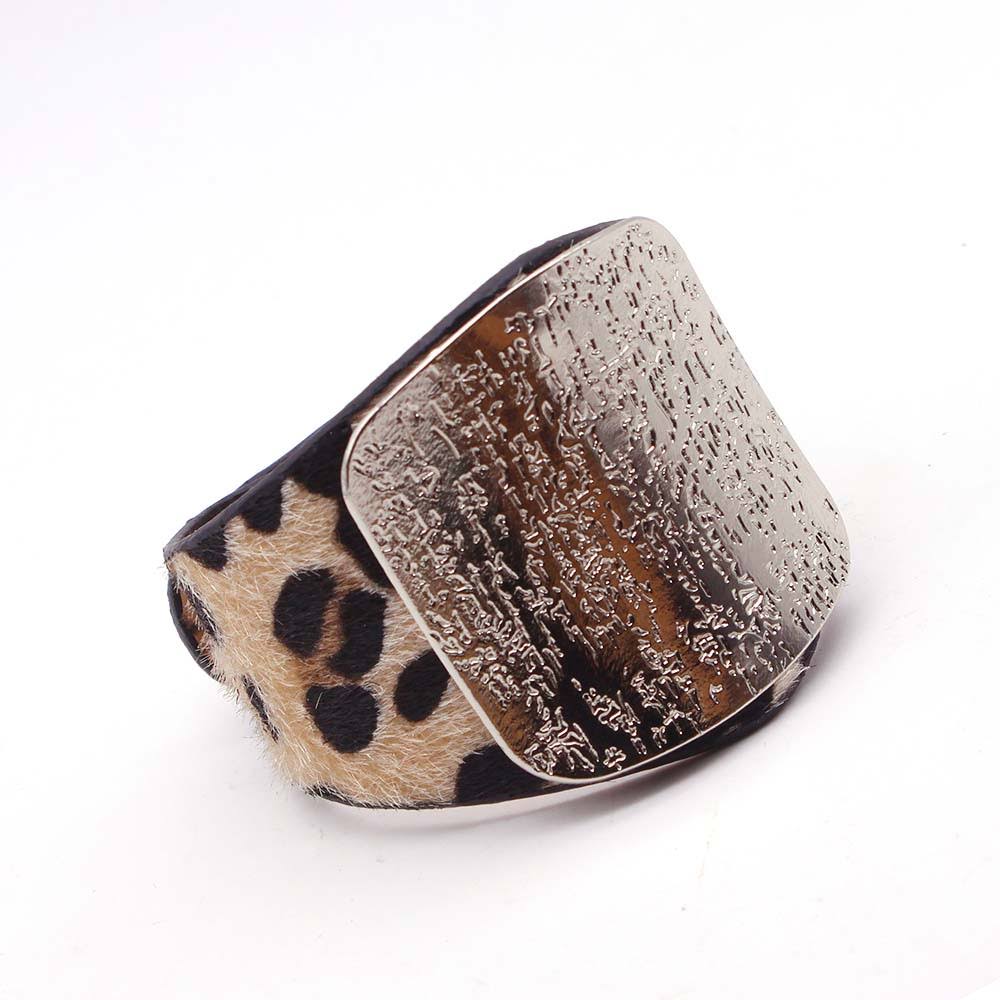 Mehrsträngiges Unisex Armband, Leopardenmuster, stilvoll und ganzjährig tragbar.