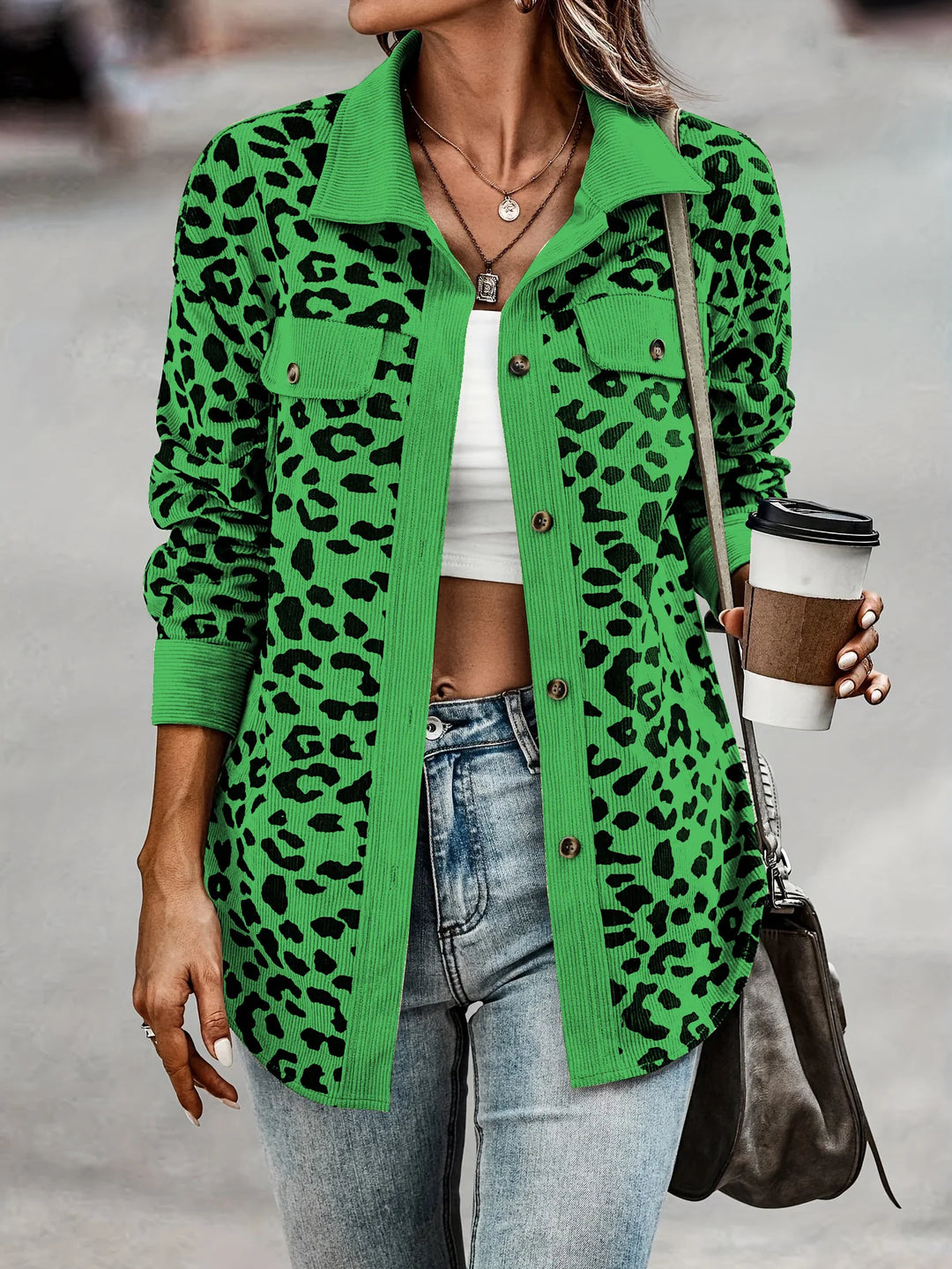 Herbst/Winter Damen Oberbekleidung im Leoparden-Look, warm & stilvoll.