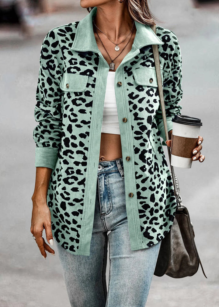 Warme Damen Winterjacke mit klassischem Leopardenmuster, bequem & trendy.